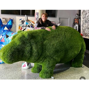 Escultura del artista Curro Leyton - Hipopótamo green