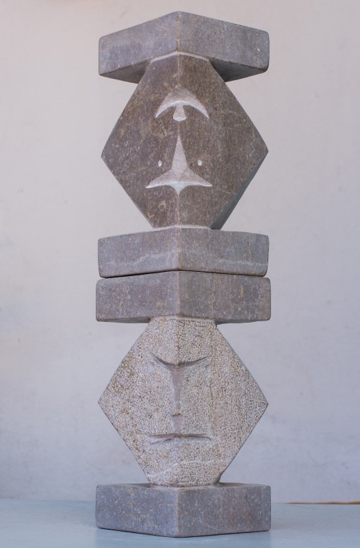 Sculpture from Alhi Prieto - Cabezas cuadradas